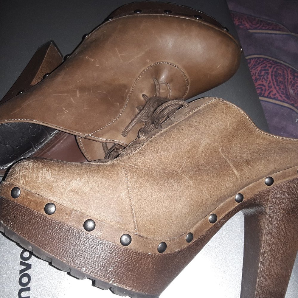 Clogs - Picture 2 of 7